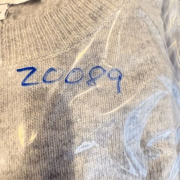 Intermix Wool Cashmere Blend Light Gray Sweater Asymmetric Fray Hem Size Small - Picture 11 of 11